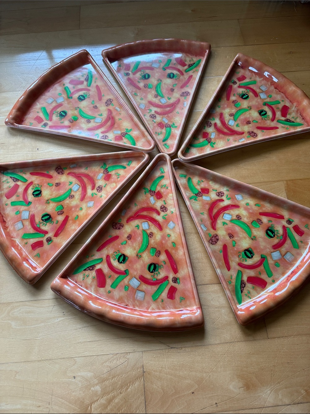 Fun Plastic Pizza Serving Plates - Set of 6